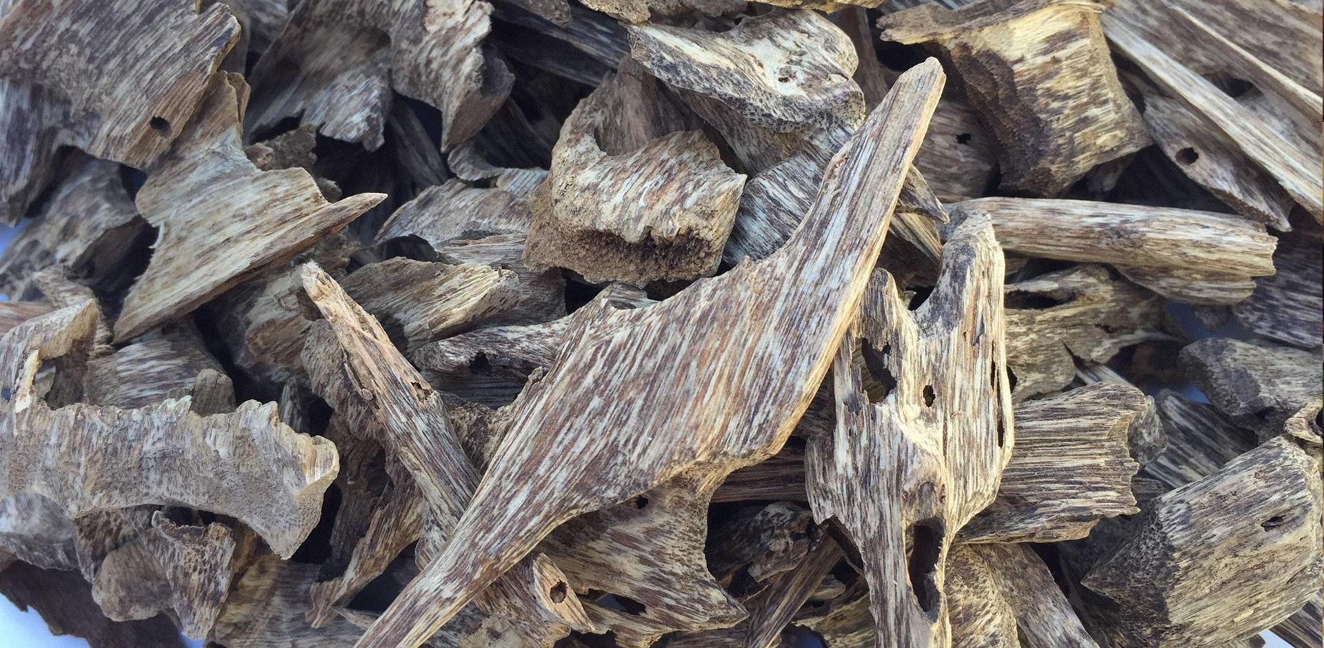 Lifa Fragrance Agarwood Oil Sallah Muri Chips Supplier, Exporter India